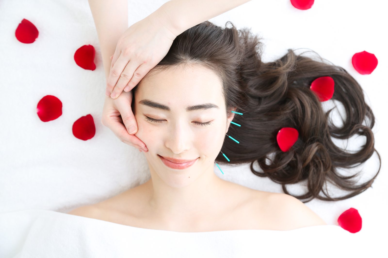 Japanese beauty acupuncture with rose petals